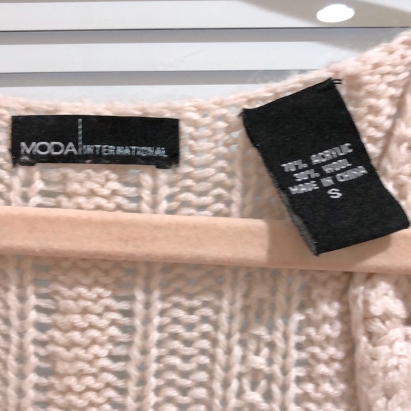 VICTORIA SECRET CHUNKY KNIT SWEATER DRESS WITH RUFFLE DETAIL. - Picture 3 of 5